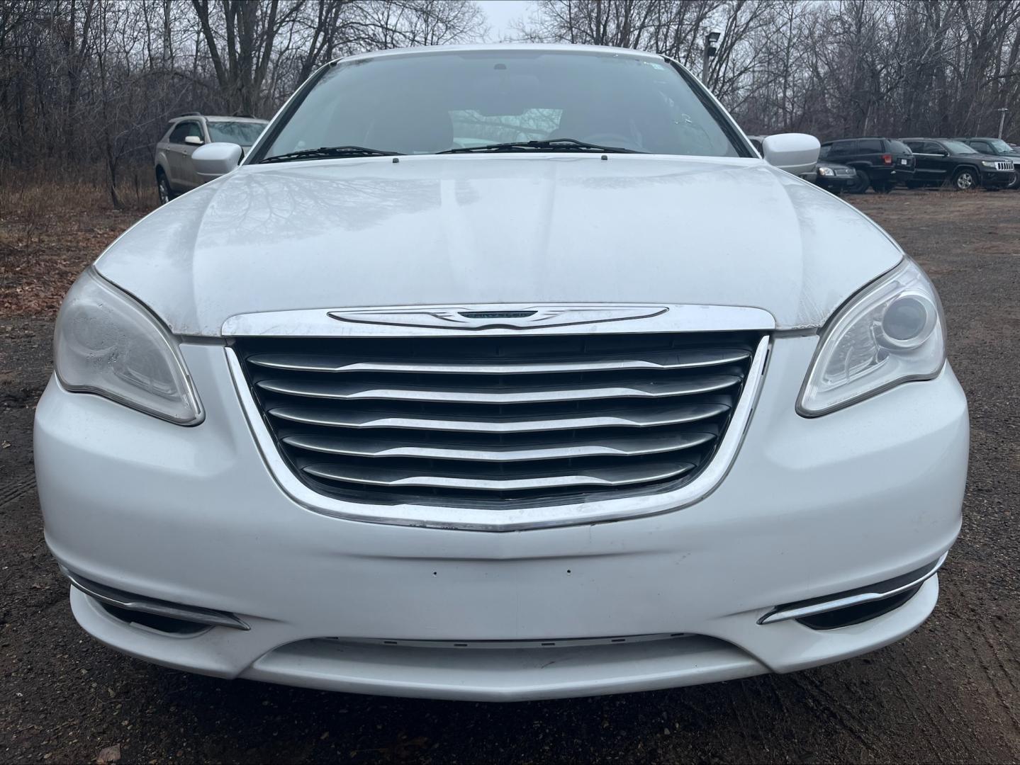 2013 Chrysler 200 (1C3CCBBG6DN) , located at 17255 hwy 65 NE, Ham Lake, MN, 55304, 0.000000, 0.000000 - Photo#1